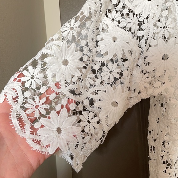 Joe Fresh Floral Lace Woman’s Top. Size Small - Picture 3 of 6